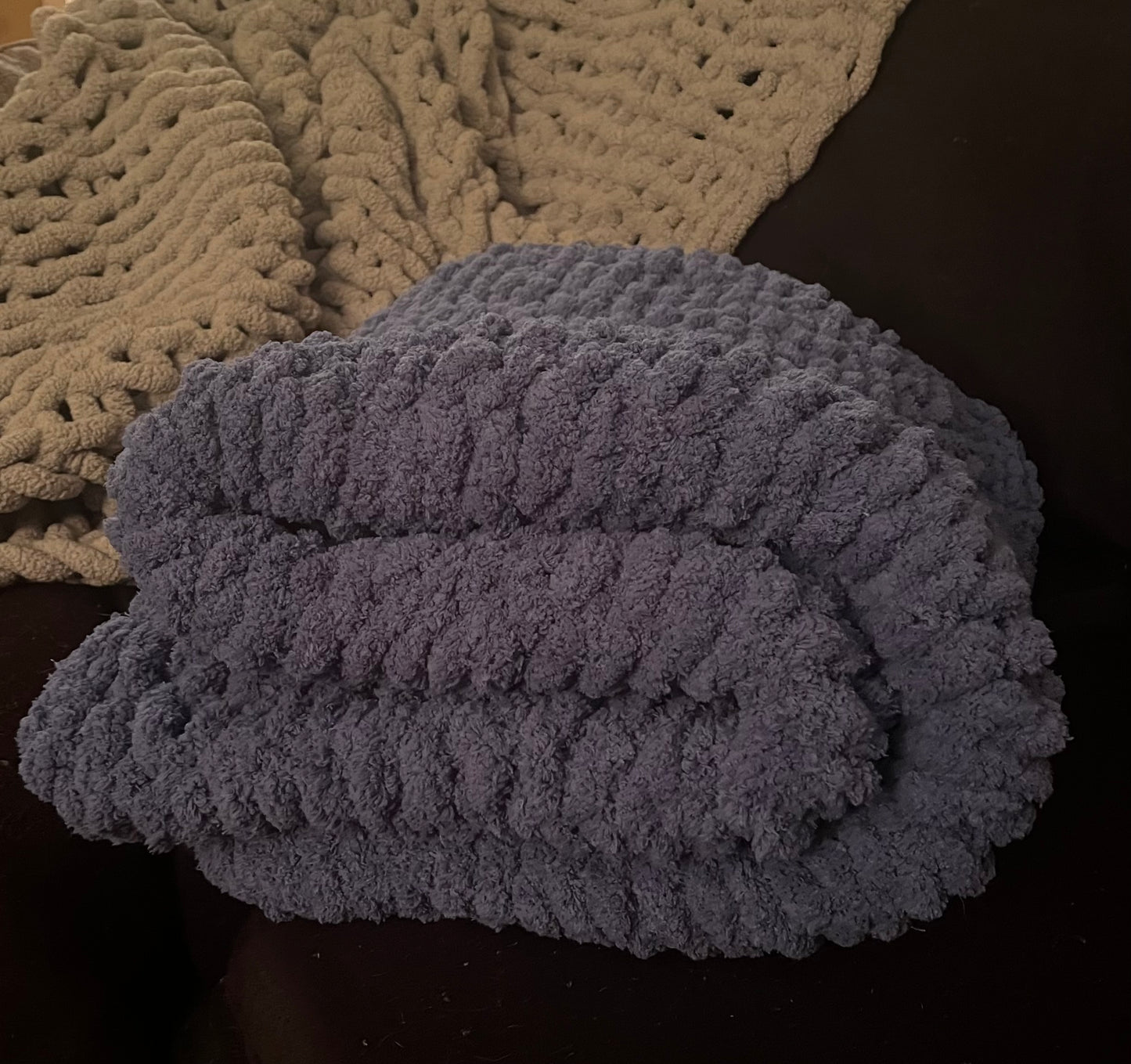 Handmade Chunky Knit Blanket – Super Soft Cozy Throw – Large Bulky Yarn Blanket for Couch, Bed, or Gift